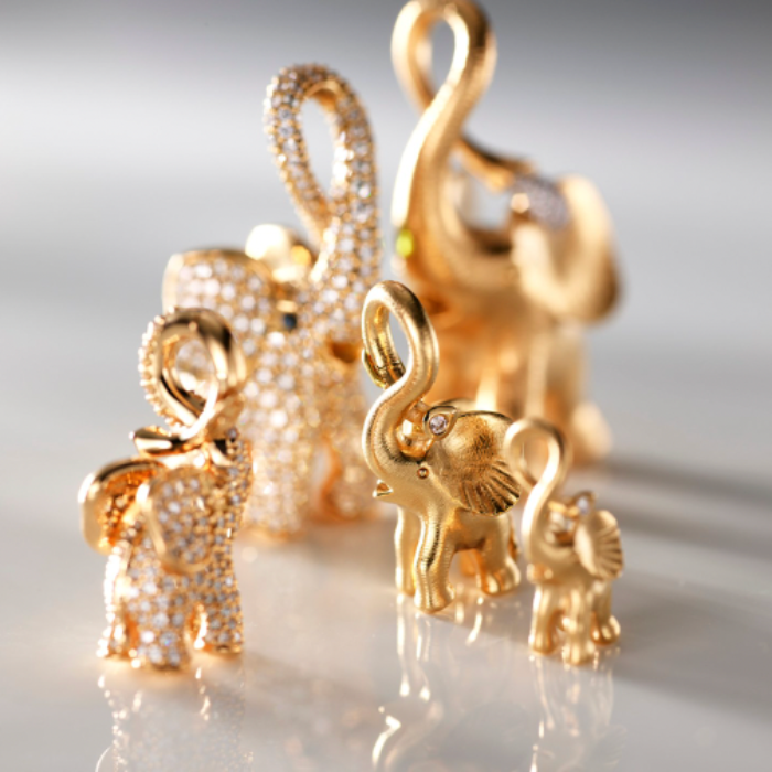 18ct gold Elephants pave' diamonds