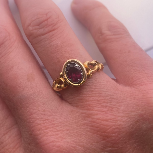 Victorian gold garnet ring