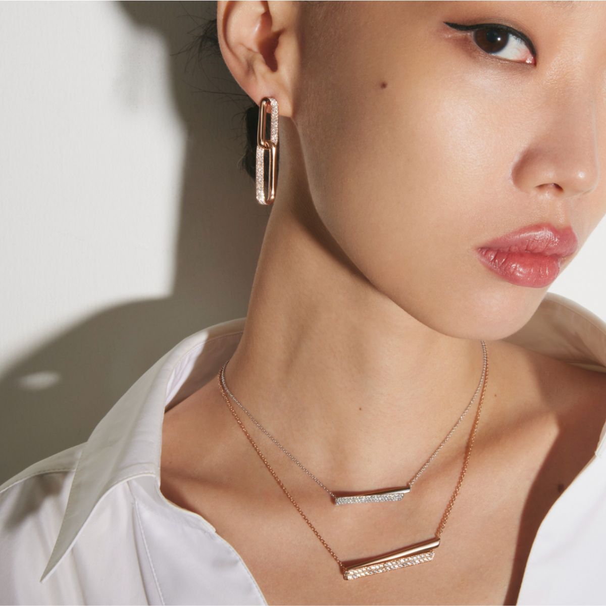 Hearts on Fire Inside/ Out Link earrings being worn on model