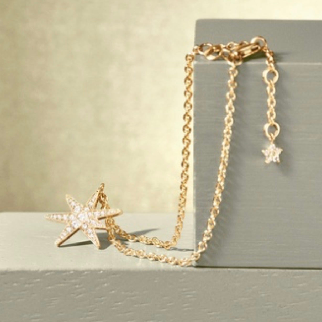 The ole lynggaard Copenhagen funky stars collier necklace featuring the funky star moveable pendant and the diamond star rear drop pendant. Made in 18ct yellow gold and natural premium white diamonds. 