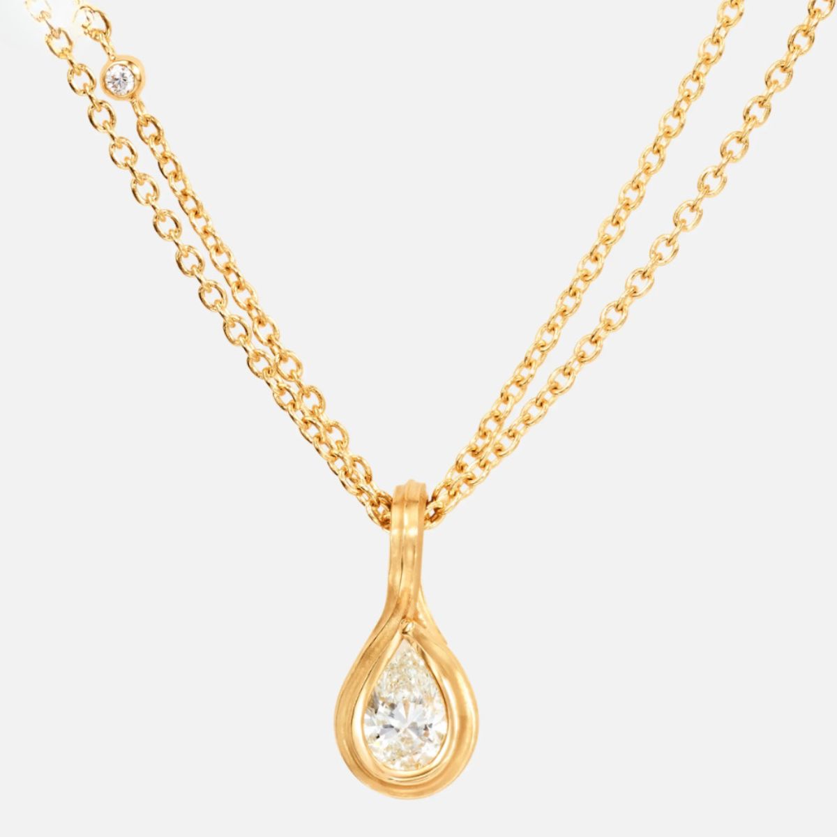 Ole Lynggaard Ocean Drop Solitaire pendant close up with collier