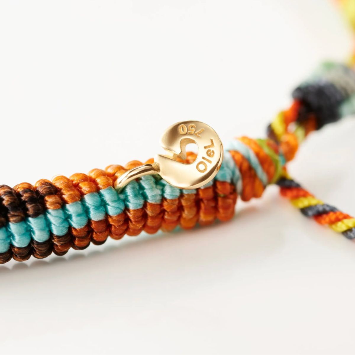 Ole Lynggaard gold logo on Seaside life bracelet