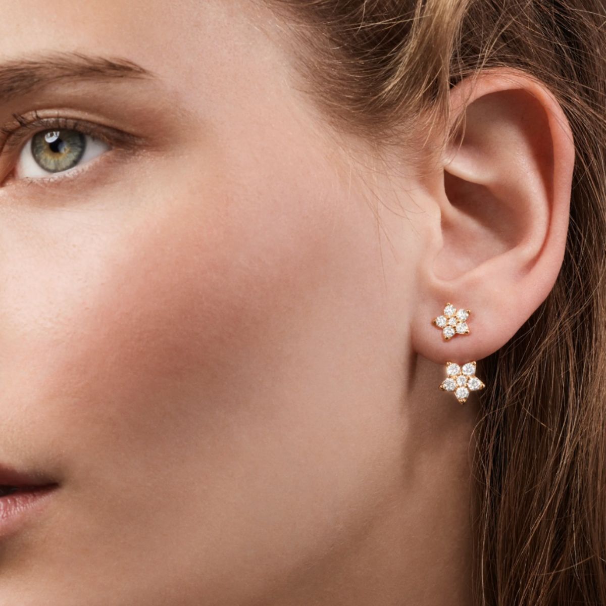 model wearing ole lynggaard shooting star stud and shooting star pendant for earring