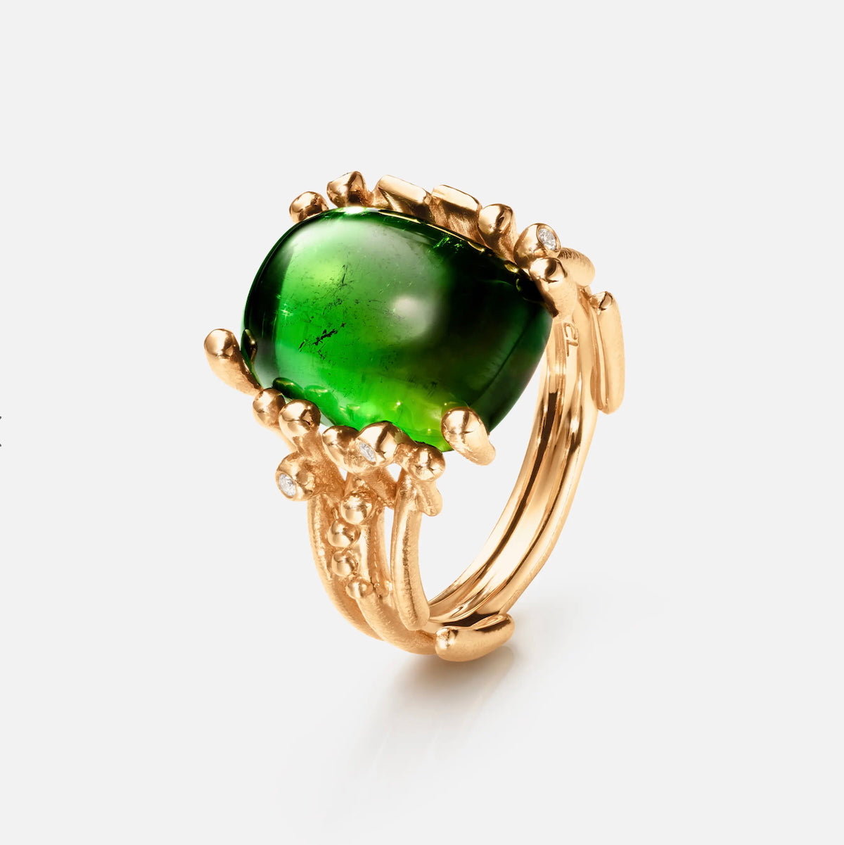 gold ring with green tourmaline and diamonds boho collection ole lynggaard copenhagen
