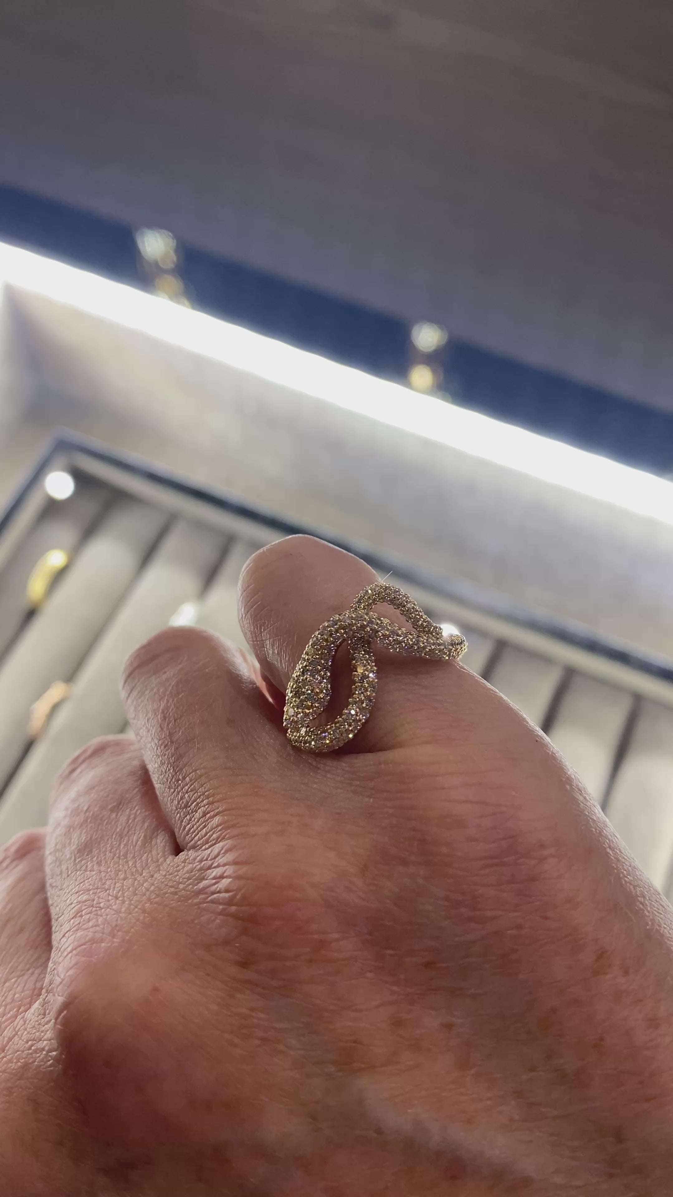 Ole Lynggaard Snakes Ring Pave Small