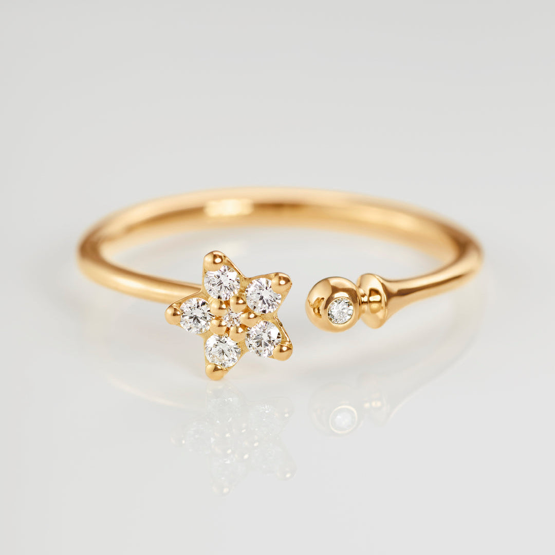 ole lynggaard close up of single shooting star ring