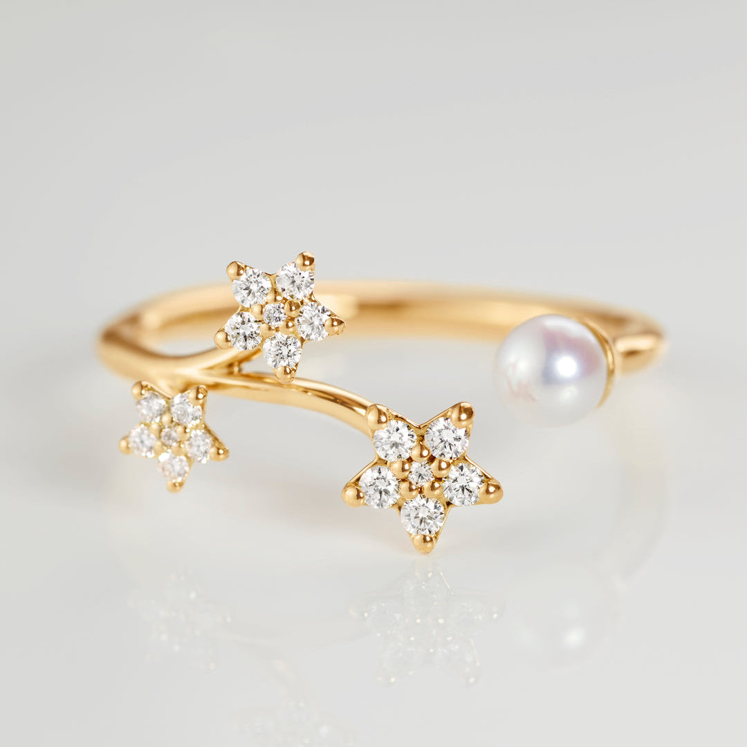 Close up of ole lynggaard shooting star and pearl ring