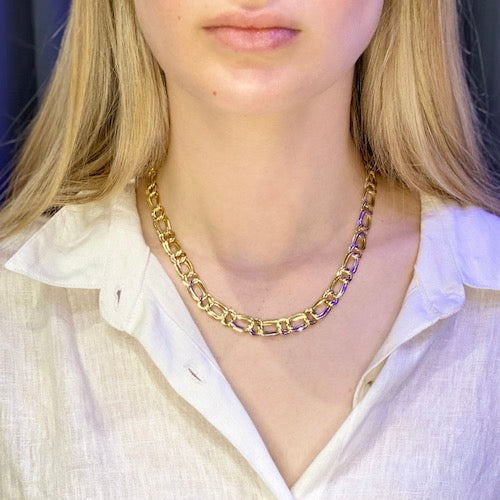 Vintage collier necklace on female model