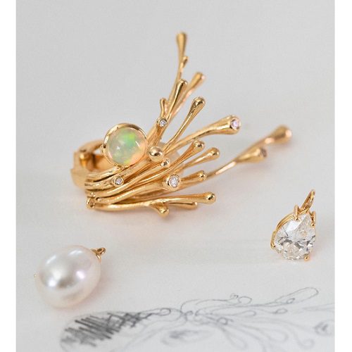 Boho Earclip large in gold with opal and diamonds