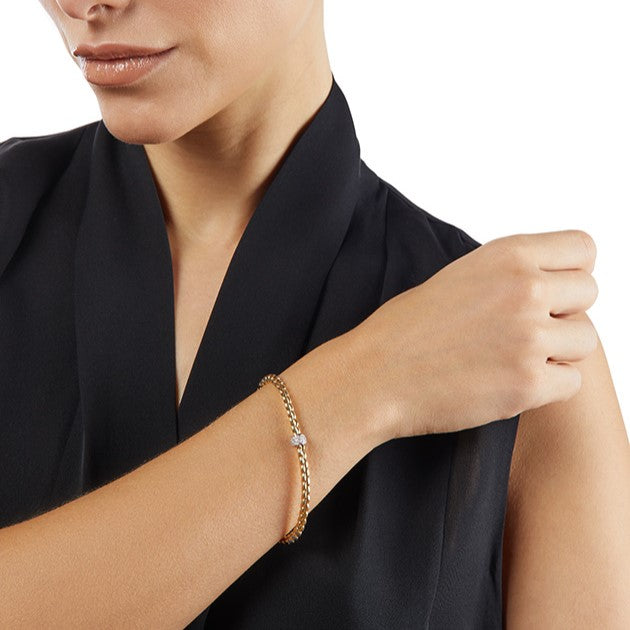Stackable flexible bracelet worn on wrist