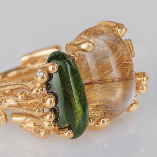 Ole Lynggaard BoHo Ring in gold with rutile quart stone and green tourmaline